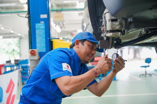 Seragam kerja baru teknisi bengkel resmi Suzuki