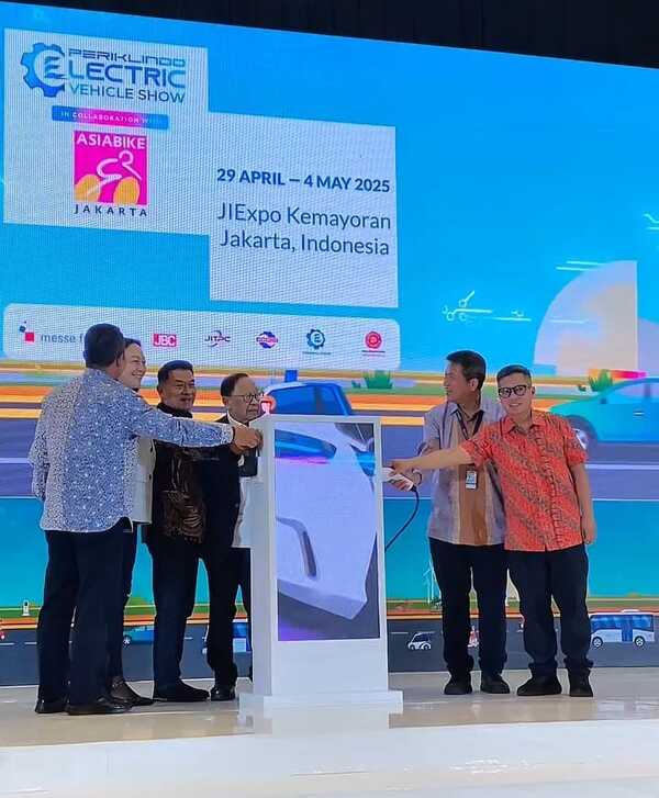 Pameran otomotif PEVS 2025