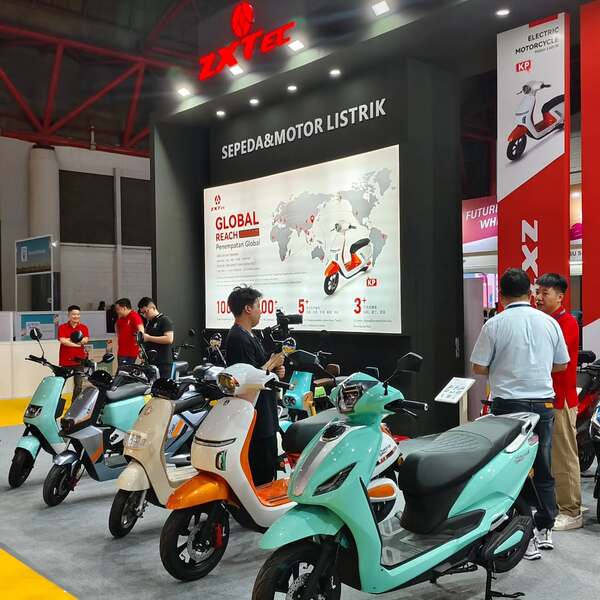 Pameran otomotif PEVS 2025