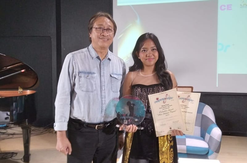 Carissa Angel bersama Purwa Caraka, pendiri Purwa Caraka Music Studio
