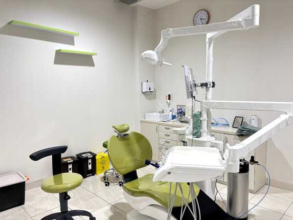 Suasana Klinik Gigi Damessa