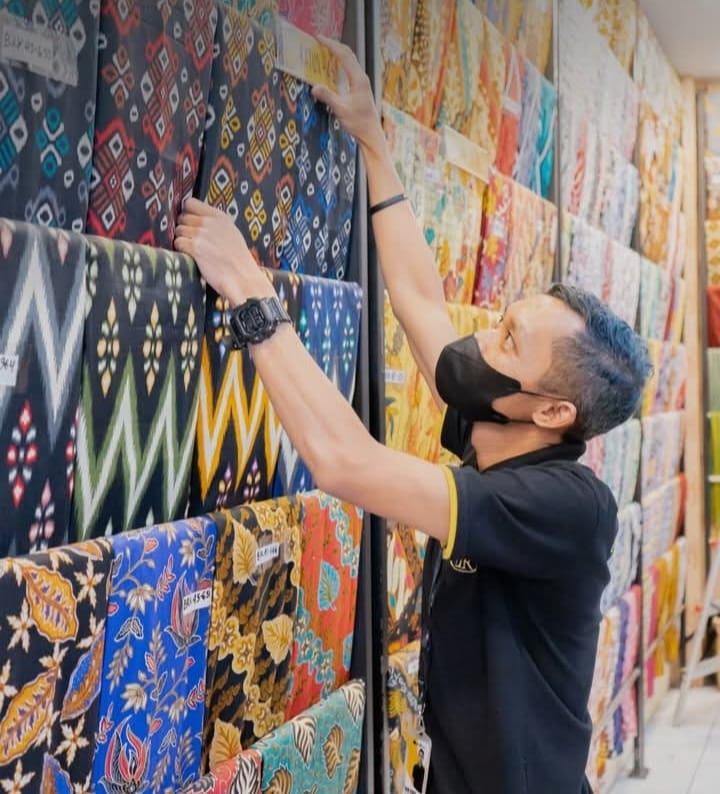 Toko Batik Benang Raja di Salatiga, Jawa Tengah.