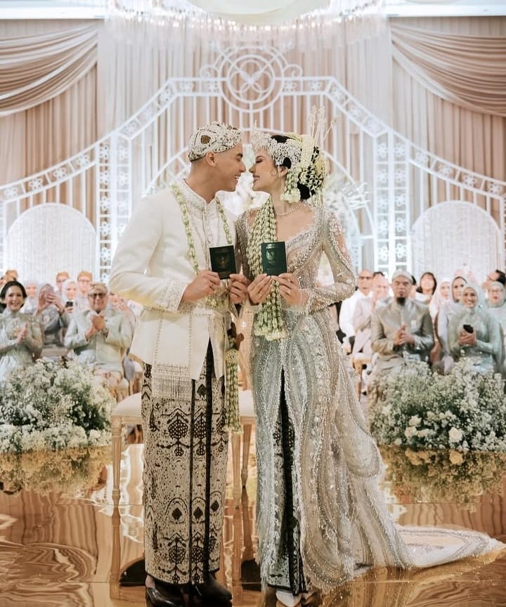 Prosesi pernikahan Al Ghazali dan Alyssa Daguise di Hotel The St Regis, Jakarta Selatan, Senin (16/6/2025).