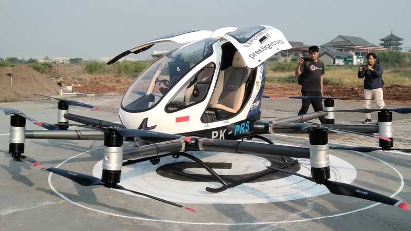 Uji terbang EHang 216-S berpenumpang di PHANTOM Ground Park, PIK 2, Kab. Tangerang, Banten, Rabu (25/6/2025).
