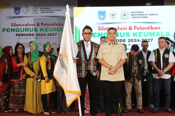 Pelantikan pengurus Keluarga Masyarakat Langsa (KEUMALA) Jabodetabek periode 2024–2027 di Aula Masjid Baiturrahman Komplek DPR/MPR RI, Senayan, Jakarta, Minggu (29/6/2025).