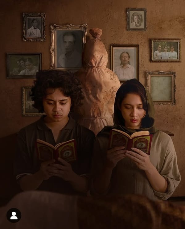Adegan Bastian Steel (Yudhis) dan Aghniny Haque (Saras) di film Selepas Tahlil produksi BION Studio.
