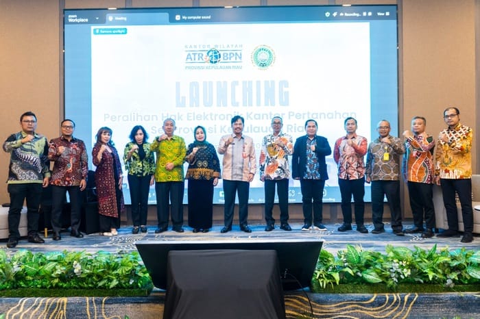 Kepala Kantor Wilayah BPN Provinsi Kepulauan Riau, Nurus Sholichin, secara resmi meluncurkan Layanan Peralihan Elektronik Tahun 2025 dalam kegiatan sosialisasi dan pelatihan yang diselenggarakan di Kota Batam pada Rabu (9/7/2025).
