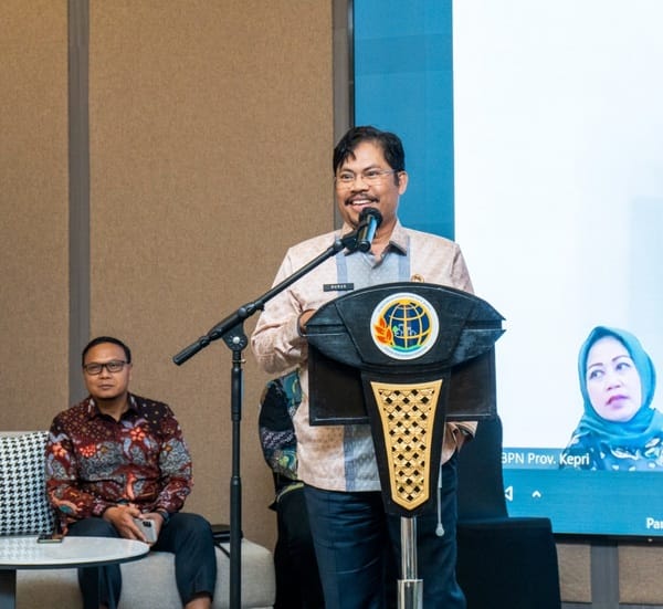 Kepala Kantor Wilayah BPN Provinsi Kepulauan Riau, Nurus Sholichin, secara resmi meluncurkan Layanan Peralihan Elektronik Tahun 2025 dalam kegiatan sosialisasi dan pelatihan yang diselenggarakan di Kota Batam pada Rabu (9/7/2025).
