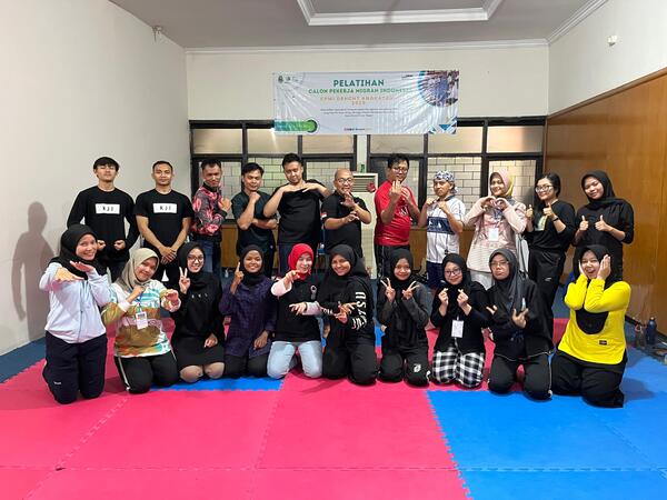 Para Calon Pekerja Migran Indonesia (CPMI) asal Jawa Barat saat pelatihan beladiri Ju-Jitsu Praktis KJI (Koporyu Ju-Jitsu Indonesia).