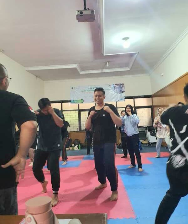 Para Calon Pekerja Migran Indonesia (CPMI) asal Jawa Barat saat pelatihan beladiri Ju-Jitsu Praktis KJI (Koporyu Ju-Jitsu Indonesia).