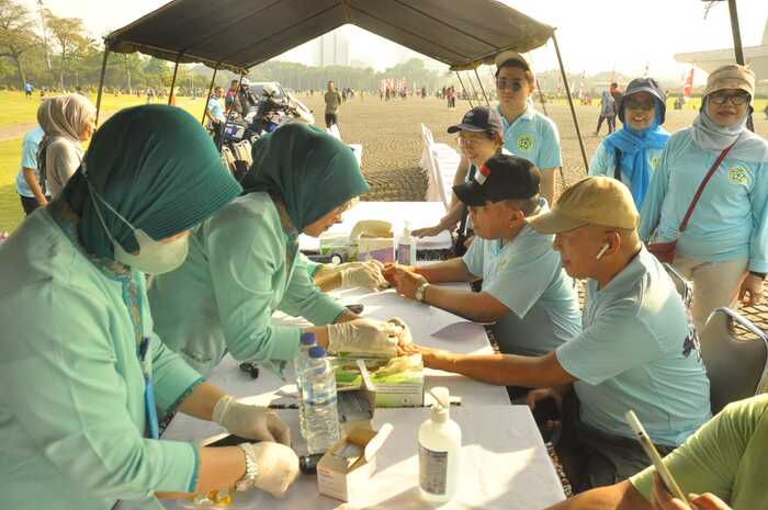 Yayasan Kesehatan Sumber Waras menggelar kegiatan bertajuk “Jalan sehat & Senam Bersama Keluarga Besar Sumber Waras Dalam Rangka HUT ke-80 RI & HUT ke-63 Yayasan Kesehatan Sumber Waras” di pelataran Tugu Monas, Jakarta, Minggu (10/8/2025).
