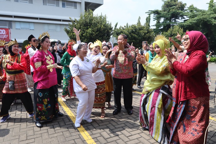 Kemeriahan acara syukuran Ulang Tahun ke-63 Yayasan Kesehatan Sumber Waras (YKSW) yang menaungi Rumah Sakit Sumber Waras di Jakarta, Minggu (17/8/2025). (Foto - Umar Widodo)