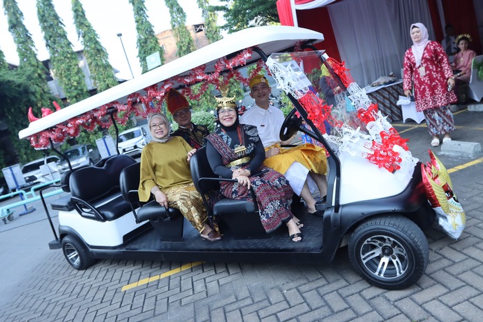 Buggy Car, salah satu layanan terbaru yang dihadirkan RS Sumber Waras untuk mempermudah mobilitas pasien serta menekan emisi karbon di lingkungan rumah sakit. (Foto - Umar Widodo)

