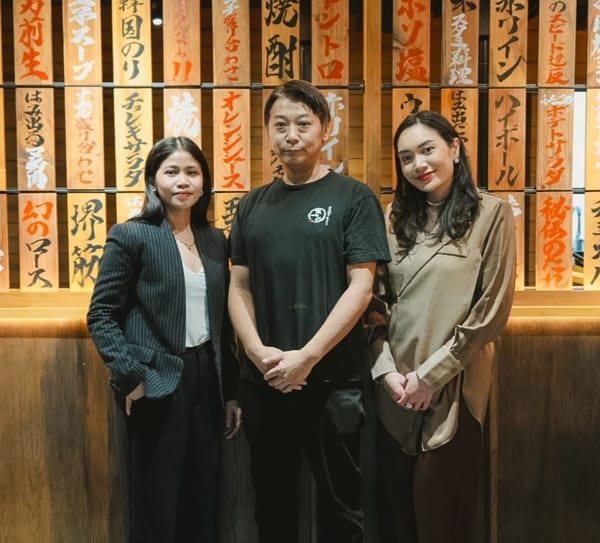 (kiri ke kanan) Siti Rahayu, Brand Manager Yakiniku Futago Izakaya, Yoshida bersama Head Chef & Butcher Yakiniku Futago Izakaya, dan Joicelyn Luhur, Kepala Pemasaran & Komunikasi Yakiniku Futago Izakaya. (Foto - Istimewa)
