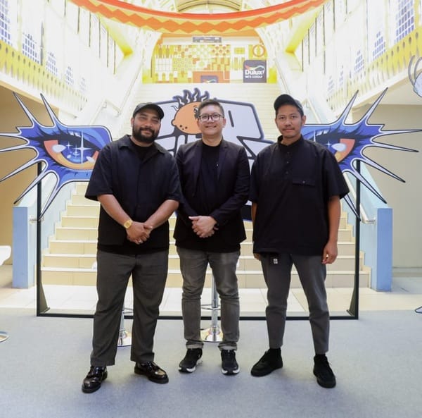 (kiri ke kanan) Imam Agnianto selaku Head of Creation GOLDLive Indonesia, Samuel Pradipta selaku Head of Business Planning & Expansion Division PT MRT Jakarta (Perseroda), dan Satria Ramadhan selaku Founder HEYFOLKS, selepas jumpa pers Pop City 2025 di Blok M Hub, Melawai, Jakarta, Rabu (17/9/2025) (Foto - Istimewa)