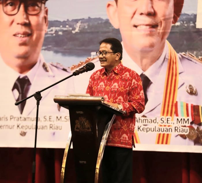 Ketua Umum Ikatan Pustakawan Indonesia (IPI), T. Syamsul Bahri, saat memberikan sambutan di pembukaan Kongres XVI IPI dan Seminar Ilmiah Nasional 2025 di Batam, Kepulauan Riau, Rabu (17/9/2025). (Foto - Istimewa)