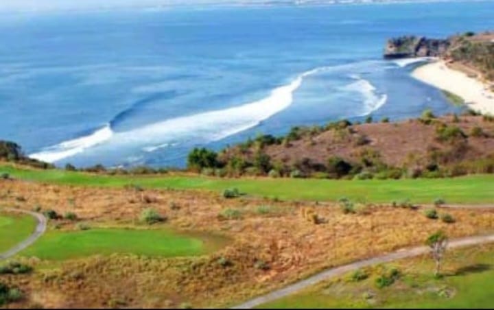 Kawasan proyek pembangunan hotel ultra mewah Banyan Tree di New Kuta Golf, Bali. (Foto - Istimewa)