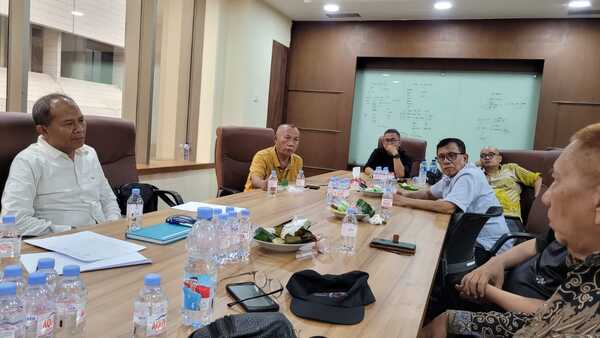 Diskusi mingguan Forum Wartawan Kebangsaan (FWK) di kantor media VOI, Jakarta Pusat, Jumat (17/10/2025). (Foto - Didang Prajasasmita)