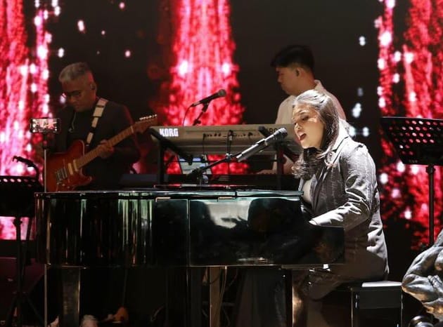 Penyanyi muda Amagra saat meluncurkan dua single sekaligus “Masih Rindu” dan “Bilang Saja” di kawasan Senayan, Jakarta, Sabtu (18/10/2025). (Foto - Istimewa)