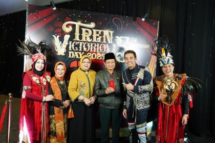 Menteri Agama (Menang), Prof. Dr. KH. Nasaruddin Umar, M.A., bersama sang istri, Helmi Halimatul Udhma hadir sebagai tamu kehormatan di ulang tahun ke-5 TREN di di Ballroom Swissotel PIK Avenue, Jumat (14/11/2025). (Foto - Istimewa)