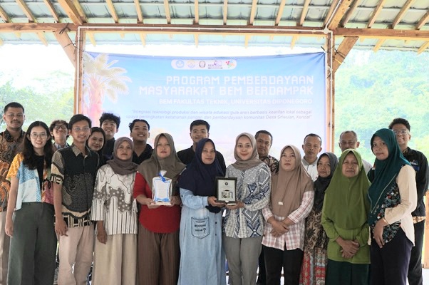 BEM FT Undip saat melaksanakan Program PM BEM Berdampak 2025 di Desa Sriwulan, Kecamatan Limbangan, Kabupaten Kendal, Jawa Tengah. (Foto: Istimewa)