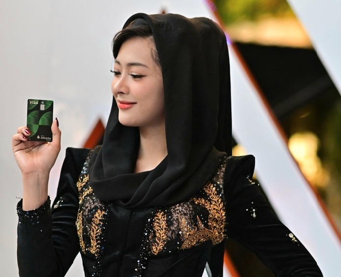 Dara Sarasvati Brand Ambassador Debit Visa Bank Jakarta. (Foto - Dok. Bank Jakarta)