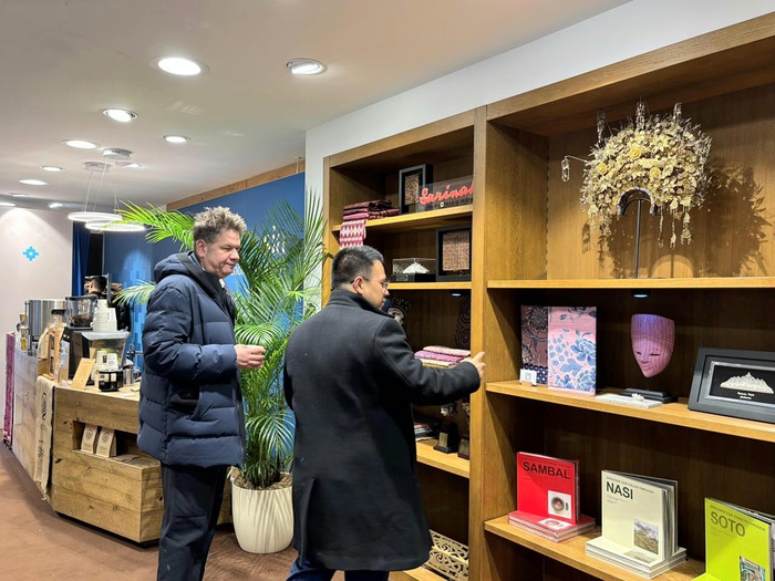 PT Sarinah berpartisipasi di
Indonesia Pavilion, World Economic Forum 2026, yang berlangsung pada 19–23 Januari 2026 di Davos, Swiss. (Foto - Dok. PT Sarinah)