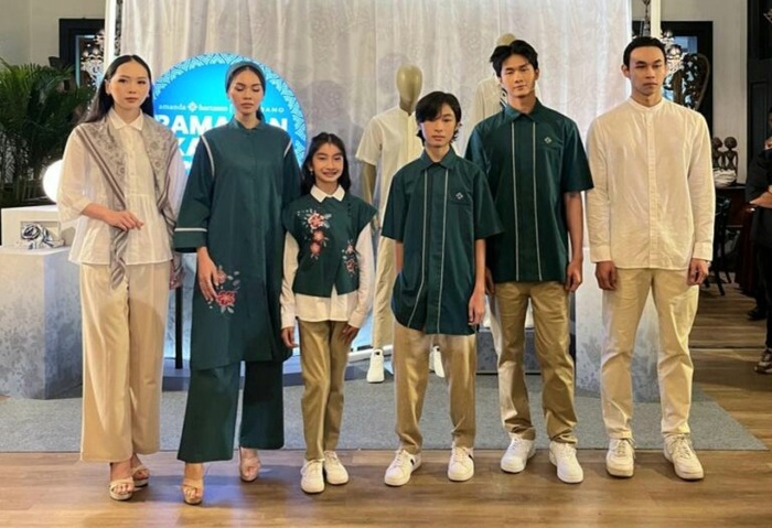 Kolaborasi Giordano dan Amanda Hartanto Batik menghadirkan koleksi Ramadan 2026 bertajuk “Bloom with Grace”. (Foto - Denim)