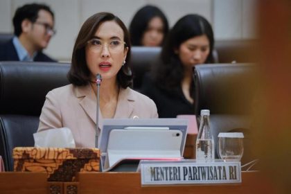 Menteri Pariwisata Widiyanti Putri Wardhana dalam Rapat Kerja dengan Komisi VII DPR RI di Gedung DPR RI, Rabu (4/2/2026). (Foto - Kemenpar)