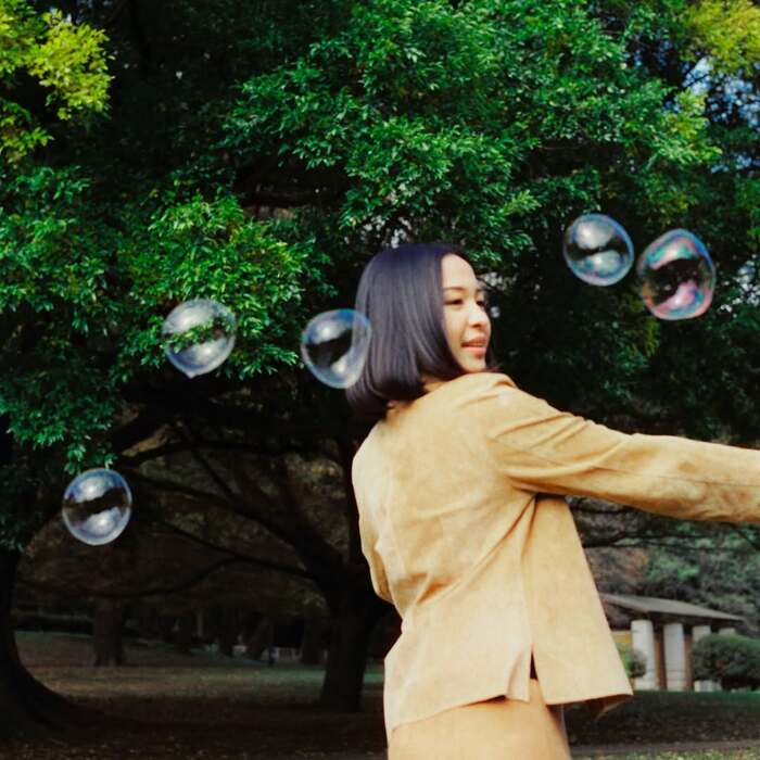 Bernadya merilis single terbaru bertajuk Kita Buat Menyenangkan. (Foto - @bernadyaribka)
