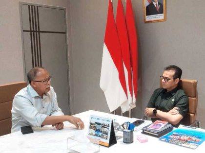 Wamen Komdigi Nezar Patria (kanan) menerima audiensi Ketua Umum Special Olympic Indonesia (SOIna) Warsito Ellwein, Kamis (12/3/2026). (Foto - Dok.SOIna)