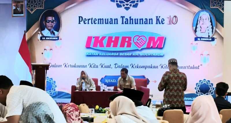 Keluarga besar IKHROM menggelar pertemuan tahunan ke-10 di Mutiara Ballroom Lt. 3 Metro Hotel Semarang, Minggu (22/3/2026). (Foto - IKHROM)