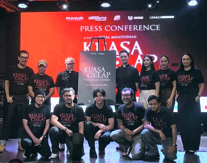 Jumpa pers sekuel film horor bertema eksorsisme Katolik berjudul Kuasa Gelap: Perjanjian Darah di Bajawa Flores Kemang, Jakarta Selatan, Jumat (27/3/2026).
(Foto - @kuasagelap.id)