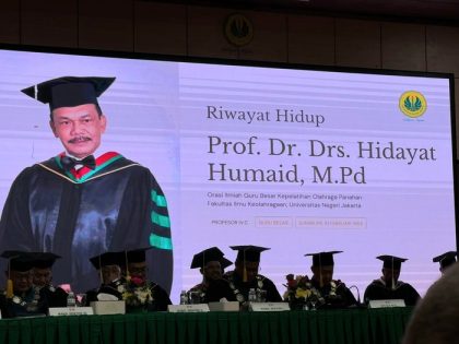 Pengukuhan Ketua KONI DKI, Hidayat Humaid, sebagai Guru Besar Bidang Ilmu Kepelatihan Panahan Fakultas Ilmu Keolahragaan dan Kesehatan di Universitas Negeri Jakarta (UNJ), Kamis (9/7/2026). (Foto - Istimewa)