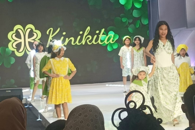 Desainer Migi Rihasalay saat meluncurkan brand busana anak Kinikita Kidswear di ajang Malang Fashion Runway 2026
yang berlangsung di Grand Hall Malang Town Square (Matos), kota Malang, Jawa Timur, pada 11 hingga 12 Juli 2026. (Foto - Rossa)