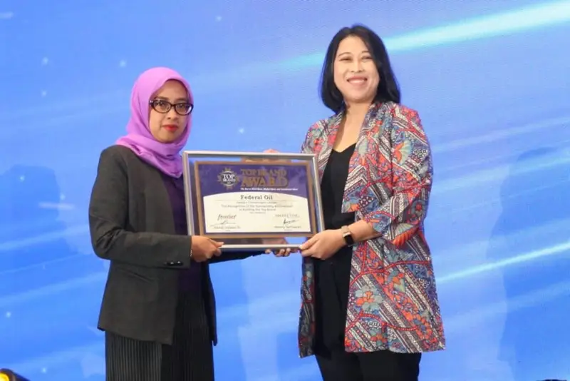 Federal Oil meraih Top Brand Award 2026 untuk kategori 2-Wheel Engine Lubricants dari Frontier Group. (Foto - (EMLI).