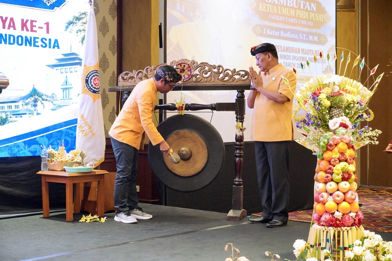 Kegiatan Pesamuhan Madya Ke-1 Tahun 2026 yang digelar
Parisada Hindu Dharma Indonesia (PHDI) Provinsi Jawa Barat di Hotel Artotel Suite Aquila, Pasteur, Bandung, Sabtu (3/10/2026). (Foto - Istimewa)