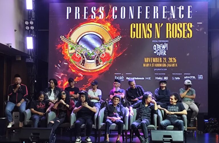 Jumpa pers Guns N' Roses Special Performance 9 Dewa Gitar di kawasan Senayan, Jakarta, Jumat (16/10/2026). (Foto - Istimewa)
