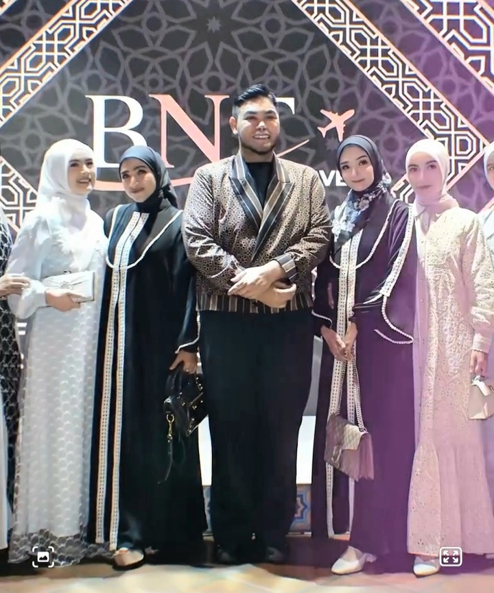 Ivan Gunawan saat  memperkenalkan konsep dan wajah baru BNT Tour & Travel sebagai penyedia Premium Umrah Experience di Jakarta, belum lama ini. (Foto - @ivan_gunawan)
